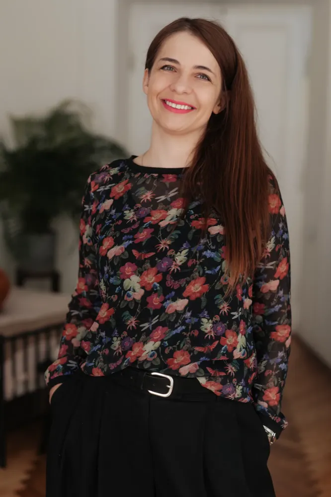 Anna Pietrzkiewicz — uśmiechnięta psychoterapeutka i coach z Warszawy
